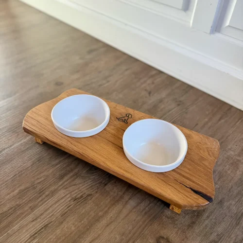 Handgefertigter Hundenapf aus Holz mit Keramikschalen #003